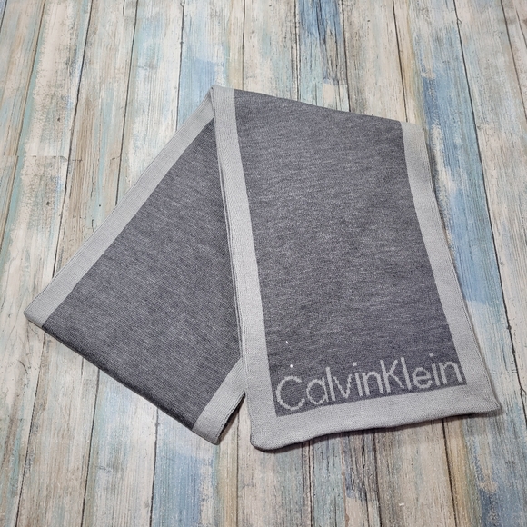 Calvin klein Reversible Scarf. - Picture 6 of 8